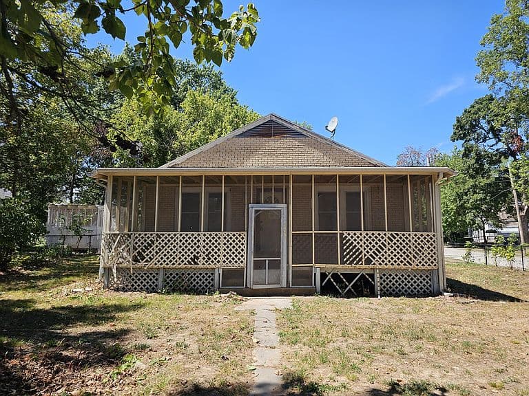 Listing photo 2