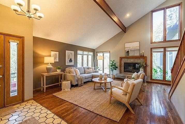 Listing photo 2