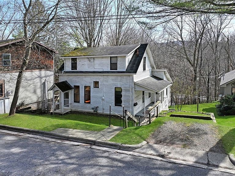 Listing photo 4