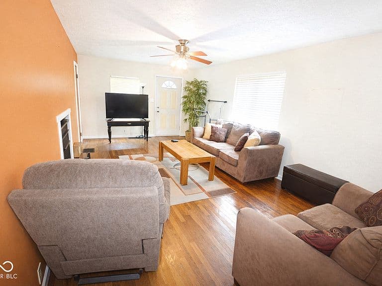 Listing photo 5