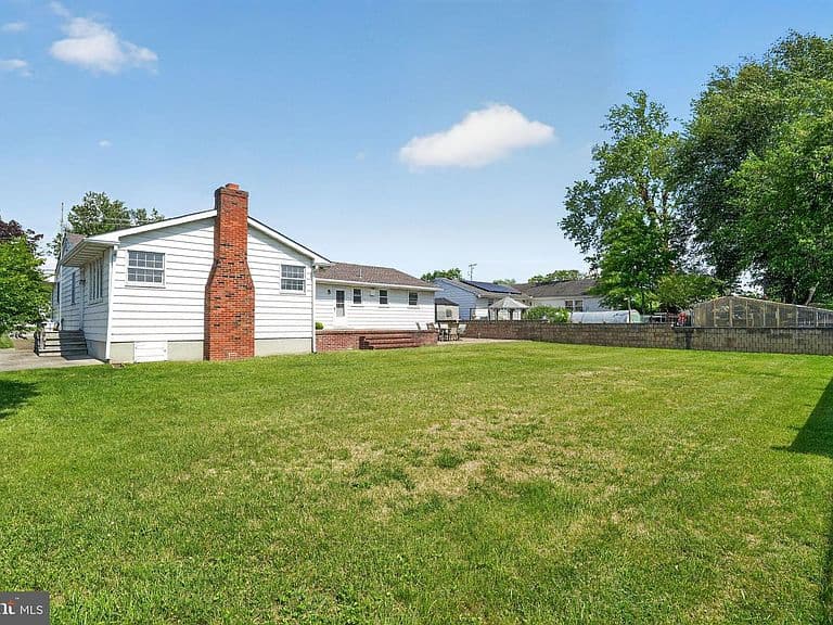 Listing photo 5