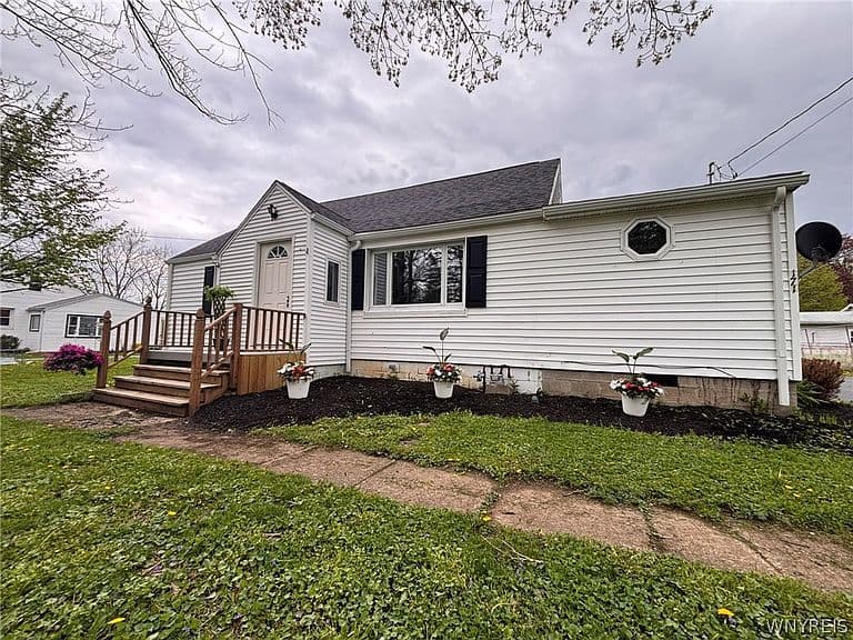 Listing photo 3