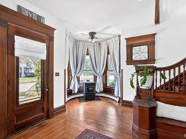 Listing photo 4