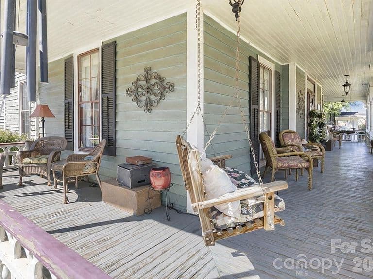 Listing photo 5