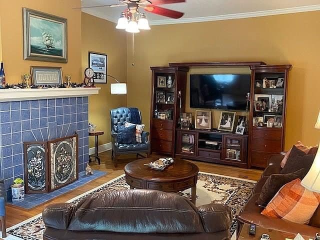 Listing photo 3