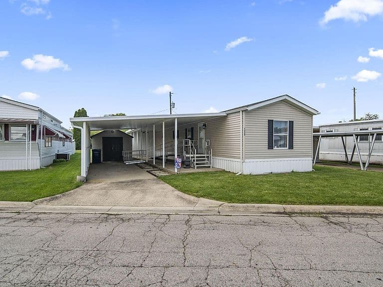 Listing photo 3