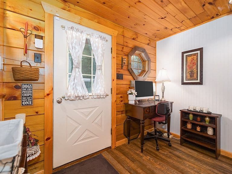Listing photo 4