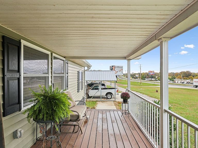 Listing photo 4
