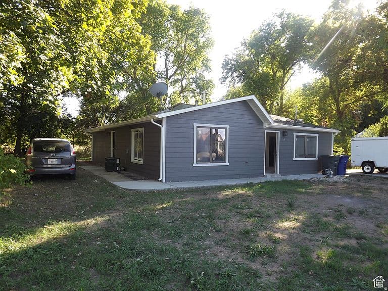 Listing photo 3