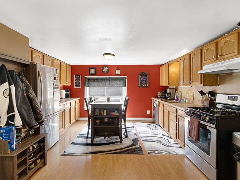 Listing photo 5