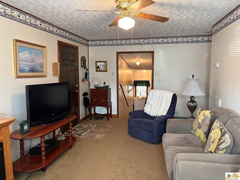 Listing photo 5