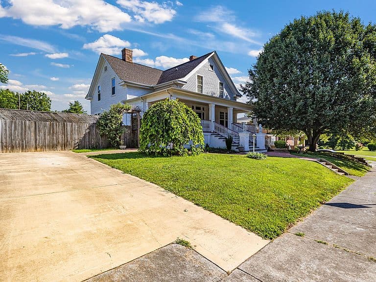 Listing photo 3