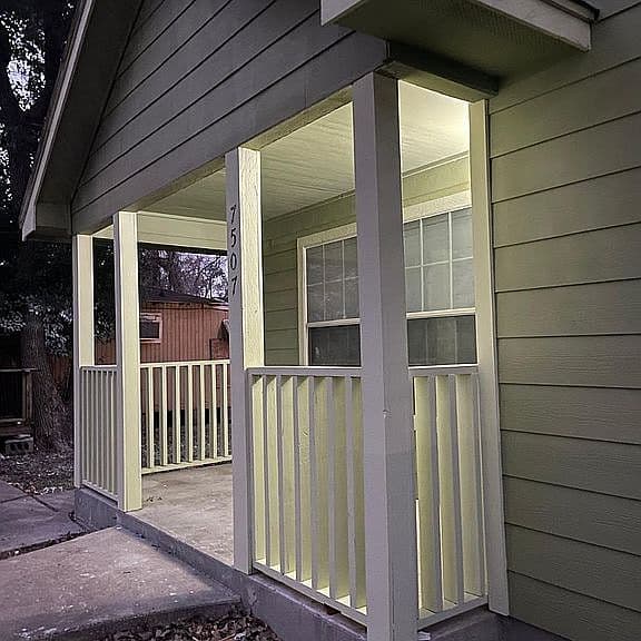 Listing photo 2