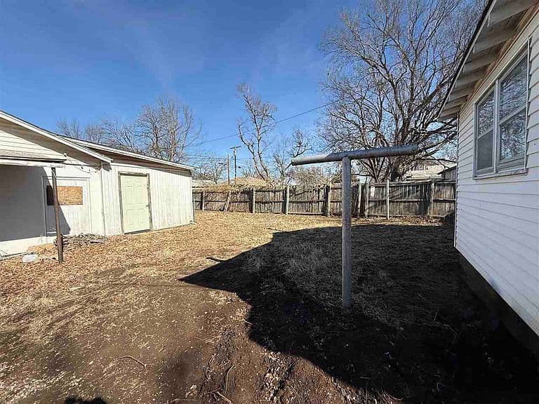 Listing photo 3