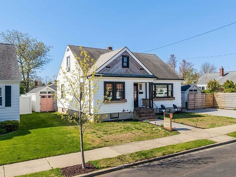 Listing photo 2