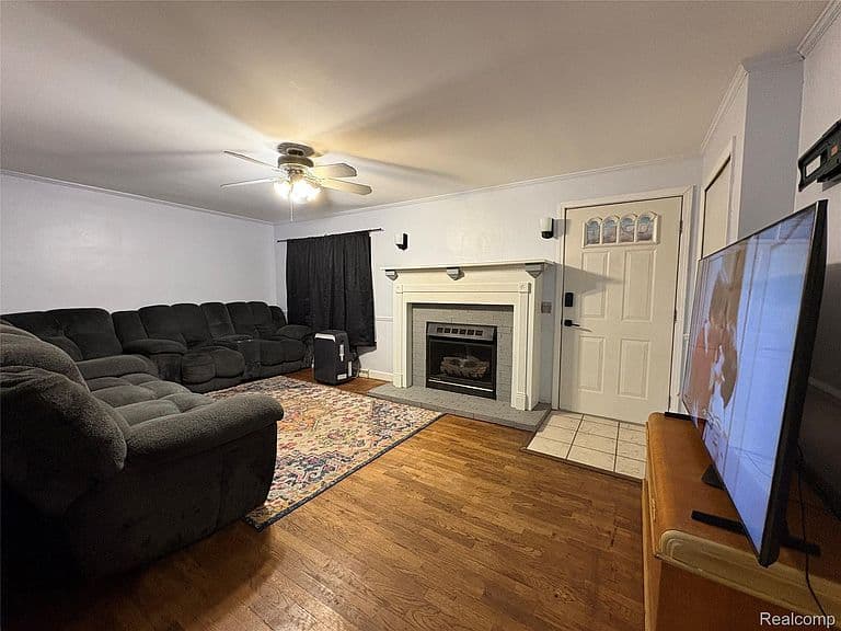 Listing photo 5