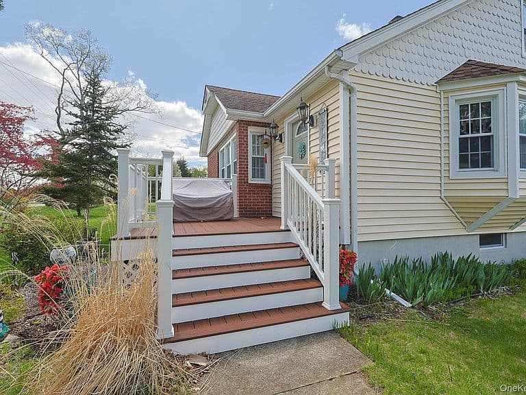 Listing photo 3