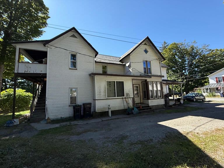 Listing photo 2