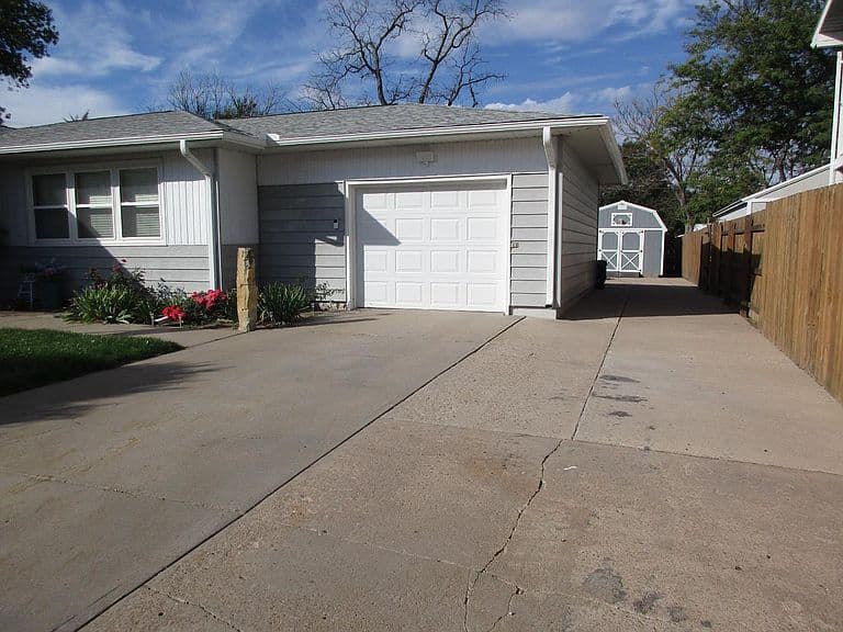 Listing photo 3