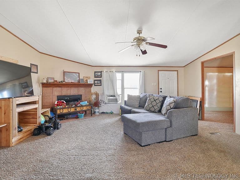Listing photo 5