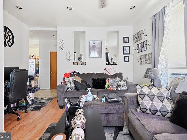 Listing photo 4