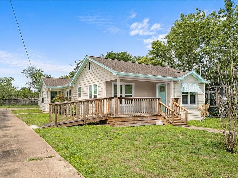 Listing photo 3