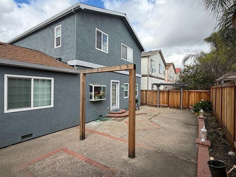 Listing photo 4