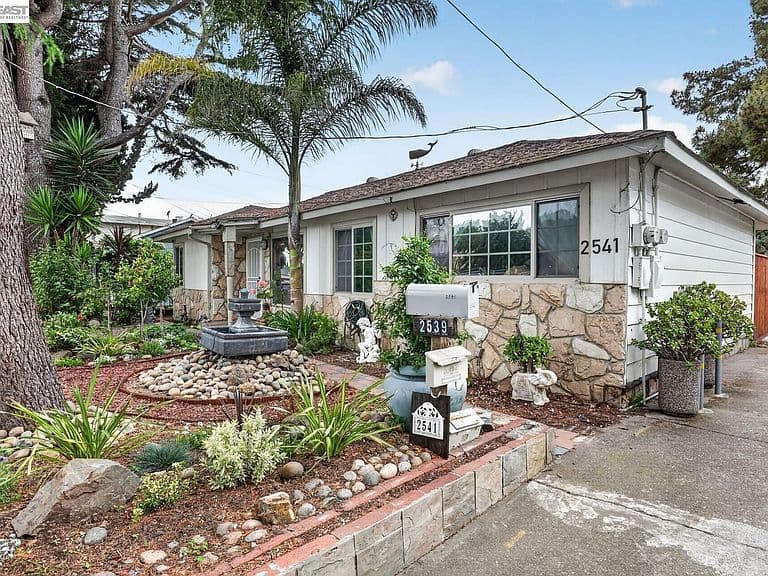 Listing photo 3