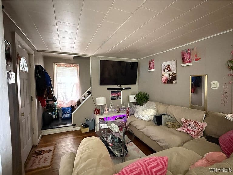 Listing photo 3