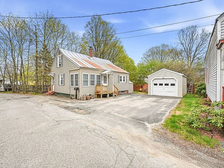 Listing photo 2