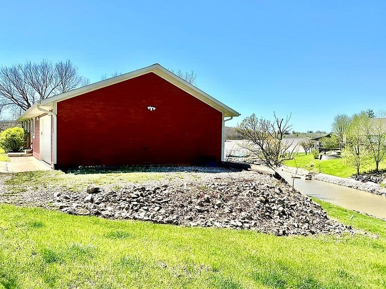 Listing photo 5
