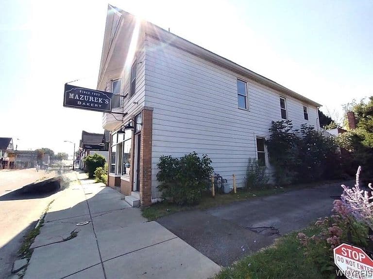 Listing photo 2