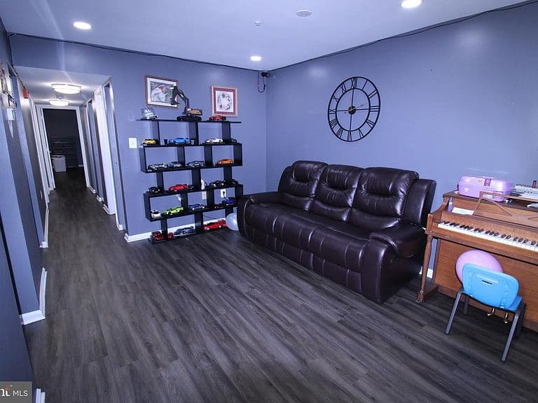 Listing photo 5