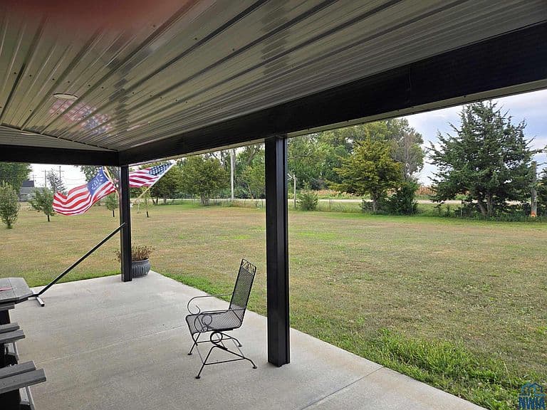 Listing photo 2