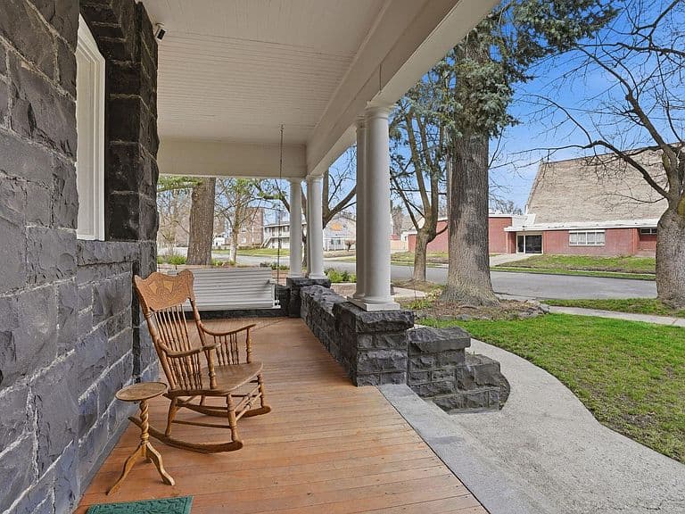 Listing photo 5