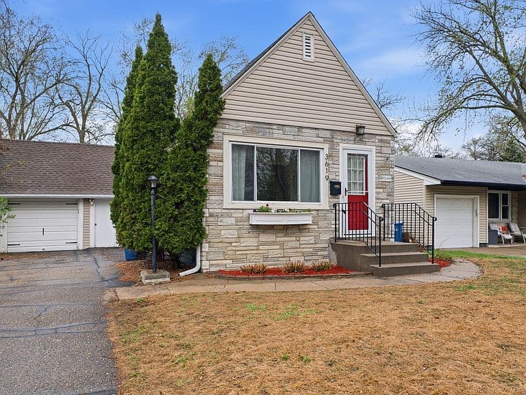 Listing photo 2