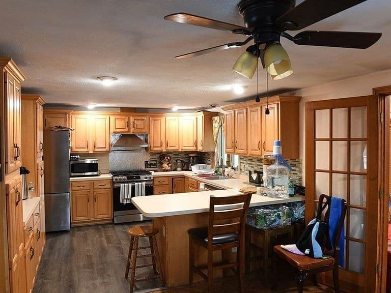 Listing photo 5