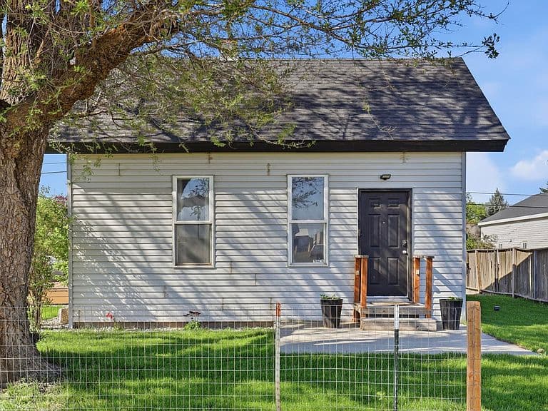 Listing photo 2