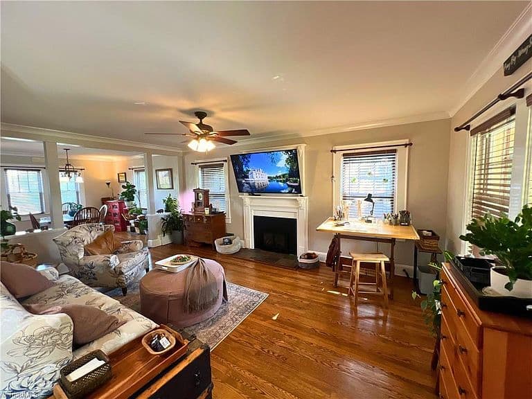 Listing photo 5