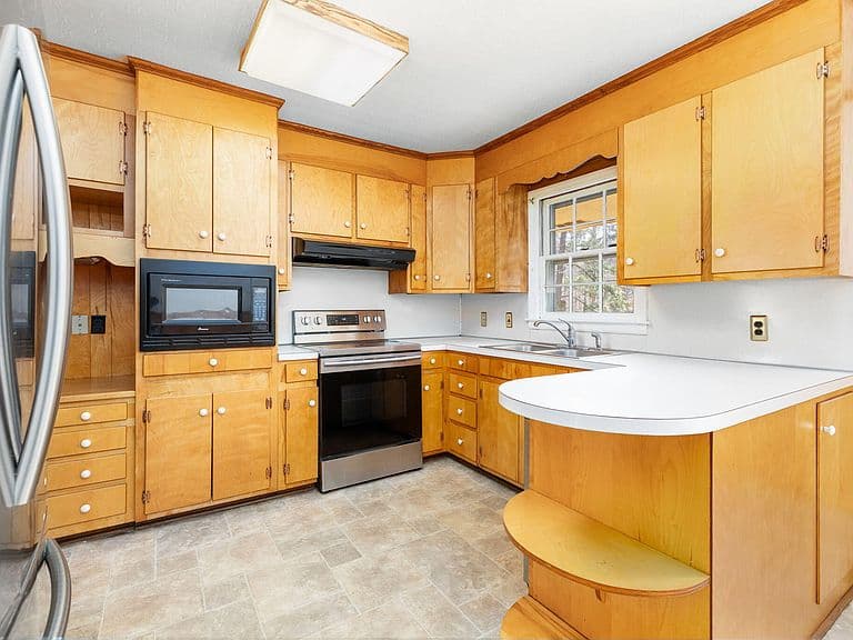 Listing photo 5