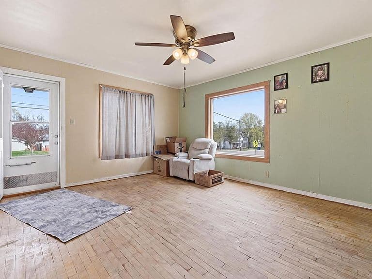 Listing photo 3