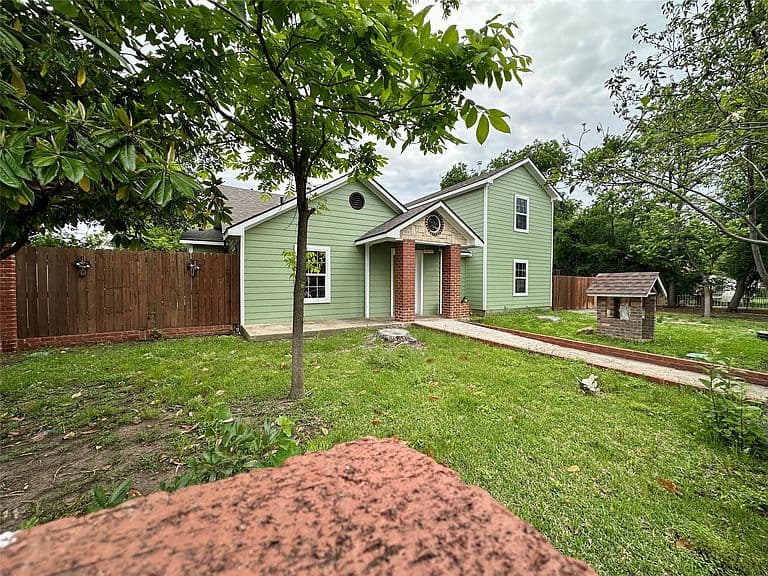 Listing photo 3