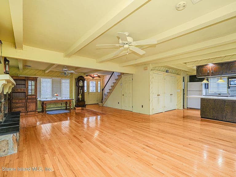 Listing photo 5