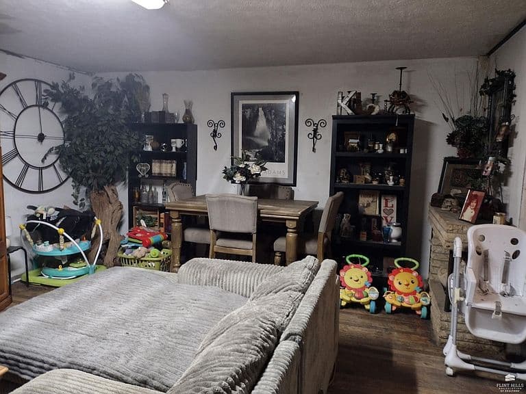 Listing photo 3