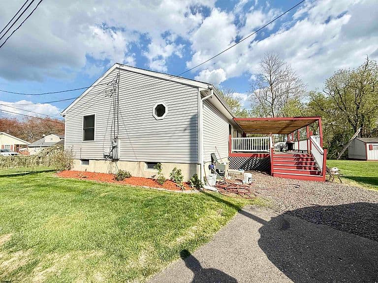 Listing photo 2