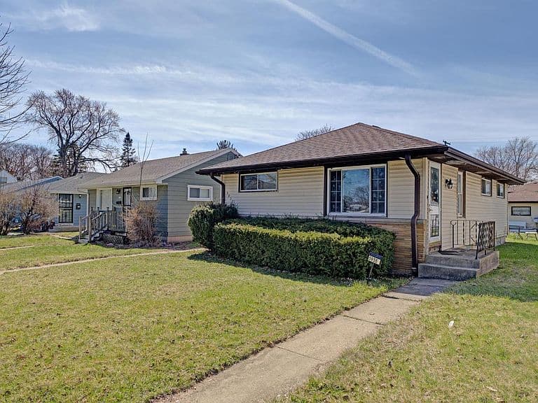 Listing photo 3