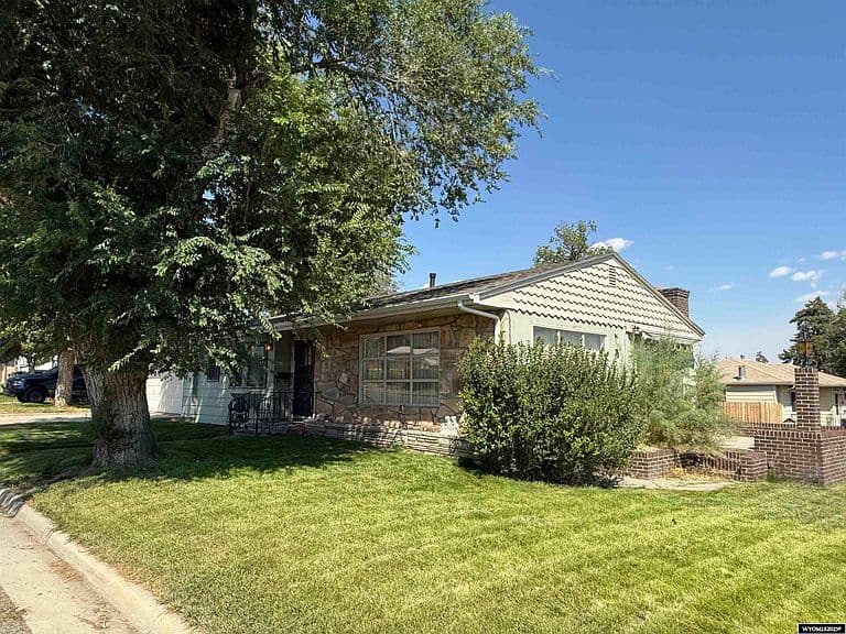 Listing photo 3