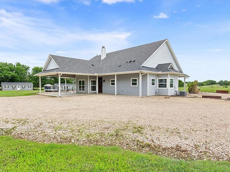 Listing photo 4