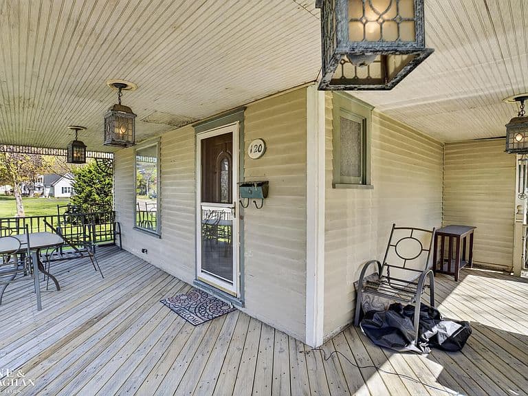 Listing photo 3