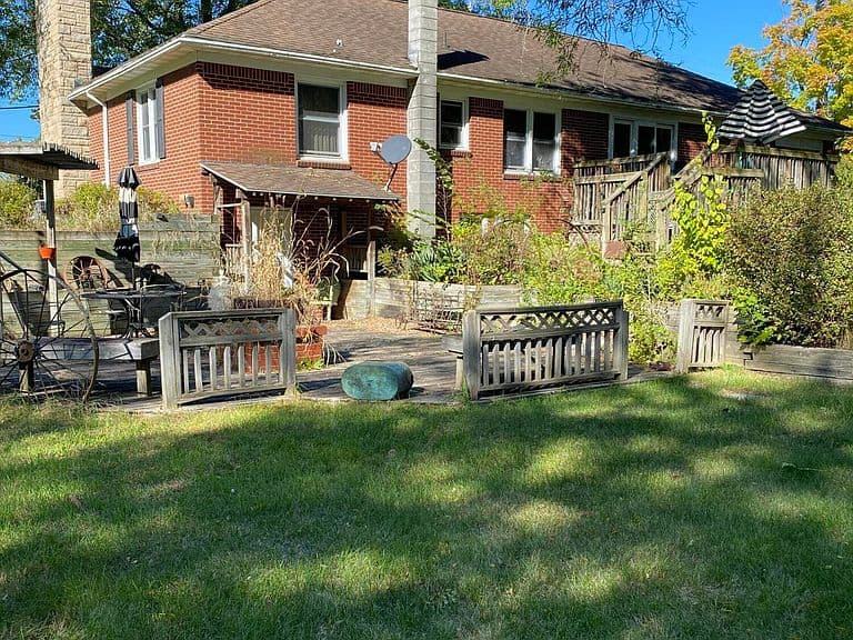 Listing photo 2
